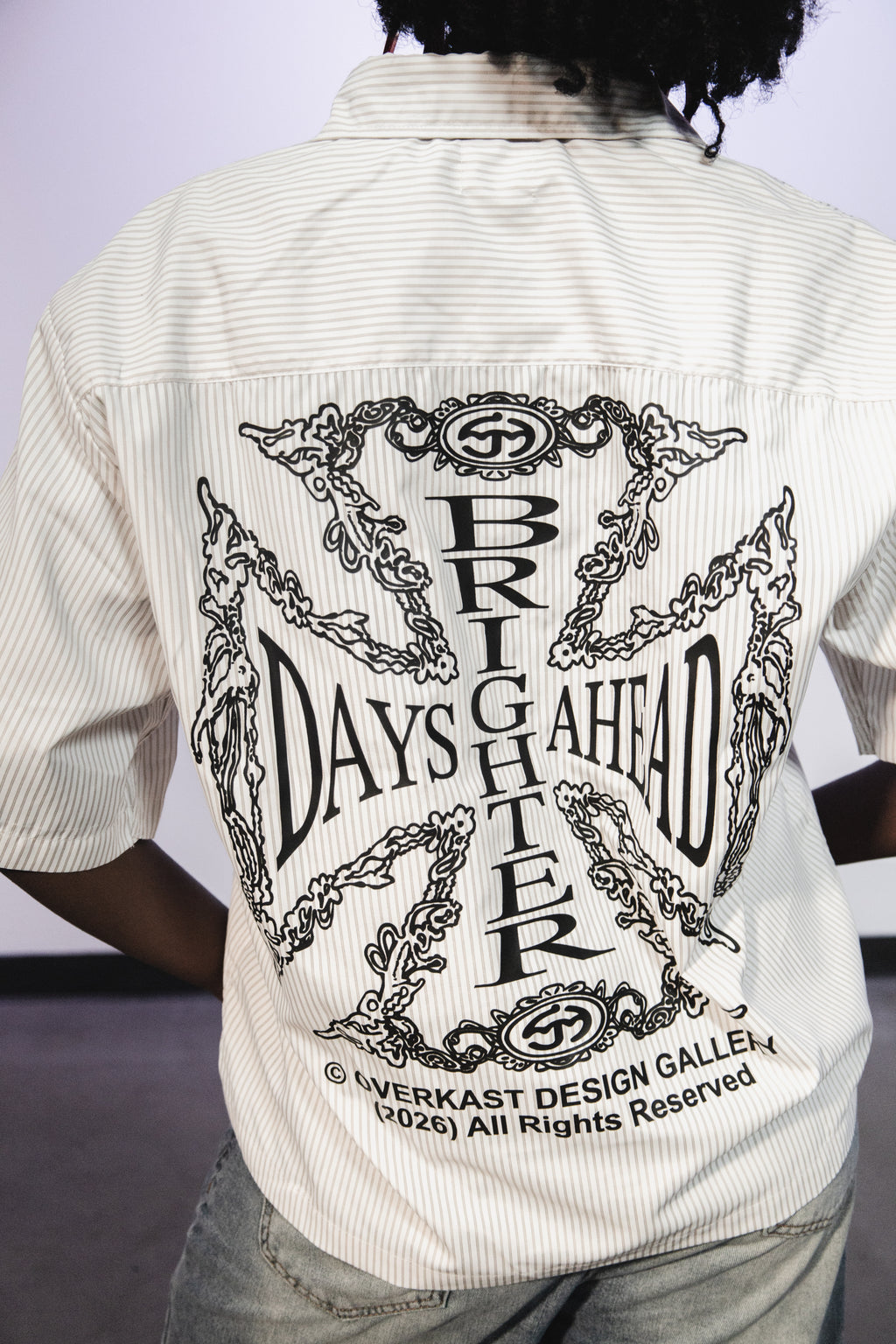 BRIGHTER DAYS AHEAD BUTTON UP (WHITE)
